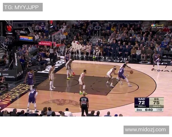 库里成为史上单场砍25分+10助+5三分年纪最大的后卫