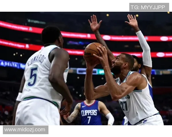 NBA半场：洛佩斯17分，快船66-46领先马刺